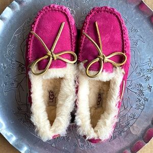 UGG MOCCASINS NWOT